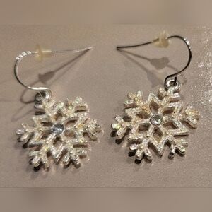 Sparkly Snowflafe Dangle Pierced Earrings Rhinestone And Silver Tone 3/4"